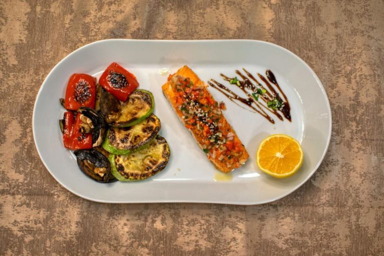 полезный ужин с овощами и белками