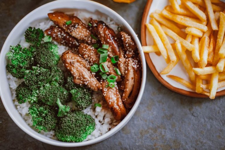 Обед с крупой, белковым продуктом и овощами