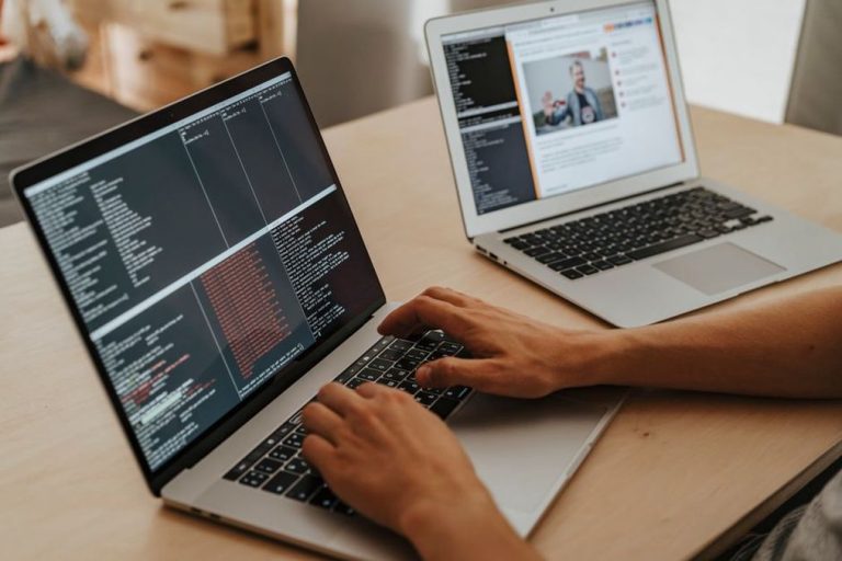 редактор сопоставляет планы двух похожих статей